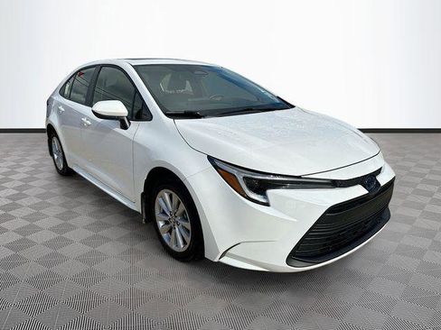 Certified 2024 Toyota Corolla LE image 1