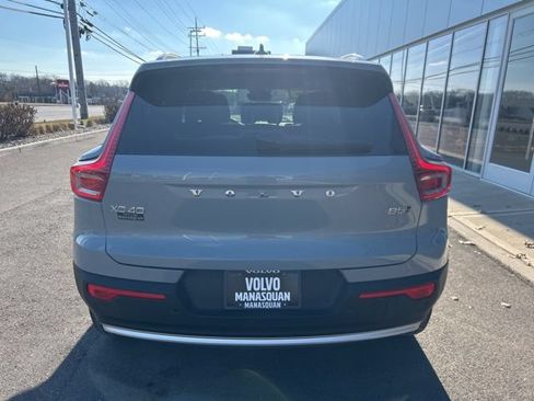 Certified 2025 Volvo XC40 B5 Plus AWD/4WD image 4