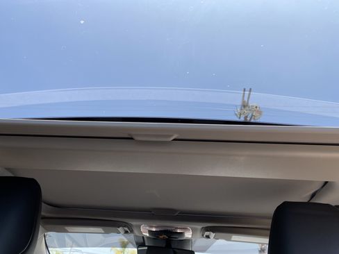 Used 2024 Toyota Prius XLE FWD image 29