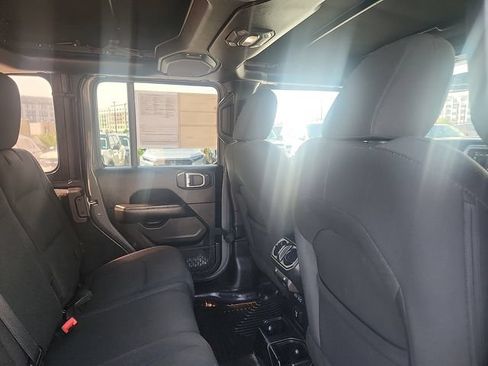 Used 2018 Jeep Wrangler Unlimited Sahara w/ Cold Weather Group AWD/4WD image 26