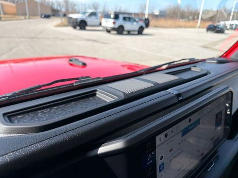 Used 2025 Jeep Gladiator Sport image 16