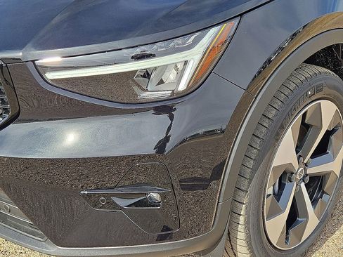 New 2026 Volvo XC40 B4 Plus w/ Protection Package Premier FWD image 9