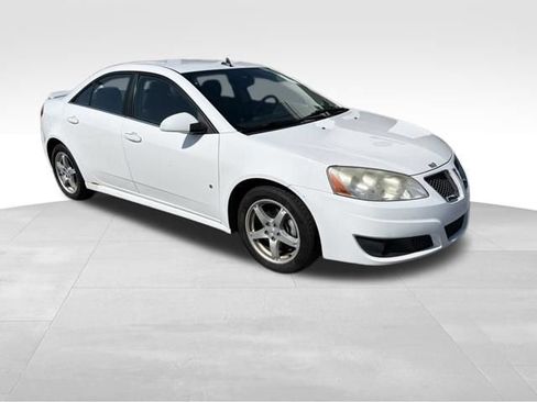 Used 2009 Pontiac G6 Sedan w/ Sport Package 2 FWD image 2