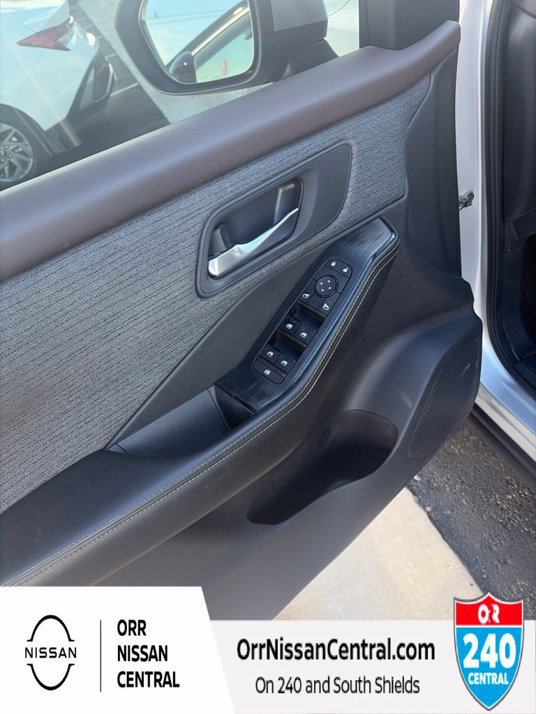 Used 2022 Nissan Rogue SV FWD image 12