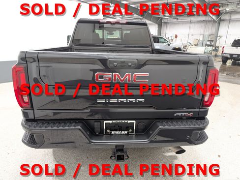 Used 2020 GMC Sierra 2500 AT4 w/ AT4 Premium Package AWD/4WD image 4