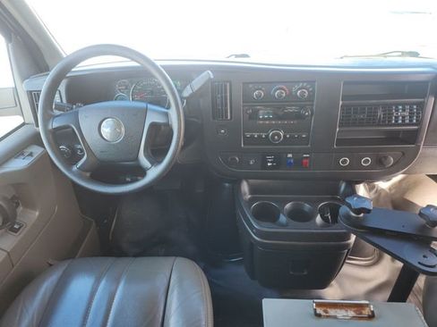 Used 2014 Chevrolet Express 2500 RWD image 26