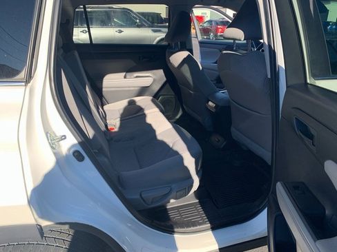 Used 2023 Toyota Highlander L image 14