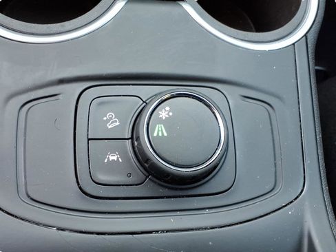 Used 2022 GMC Terrain SLE image 18