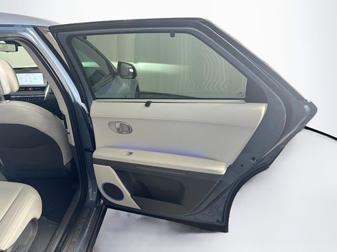 Used 2024 Hyundai Ioniq 5 Limited image 32