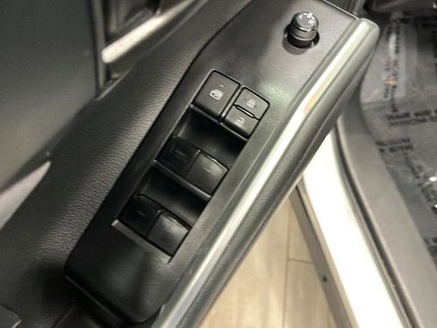 Used 2023 Toyota Highlander LE image 21