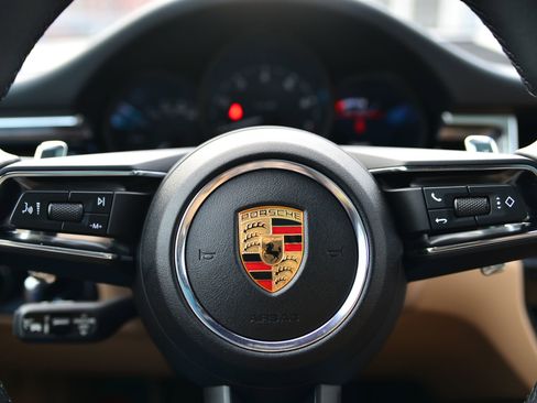 Certified 2025 Porsche Macan image 34