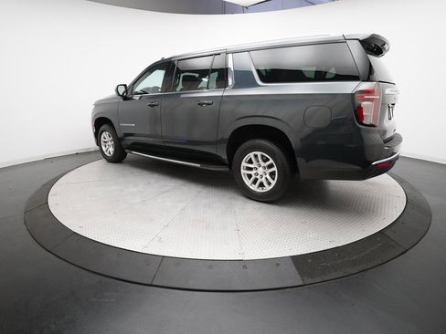 Used 2022 Chevrolet Suburban LT image 12