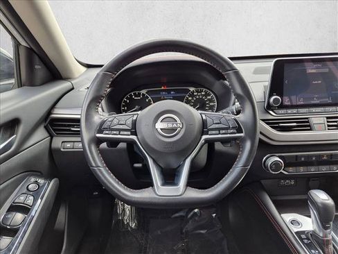 Used 2024 Nissan Altima 2.5 SR FWD image 17