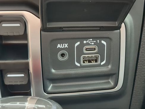 New 2025 Jeep Gladiator Sport image 19