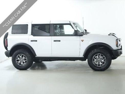 Used 2025 Ford Bronco Badlands image 11