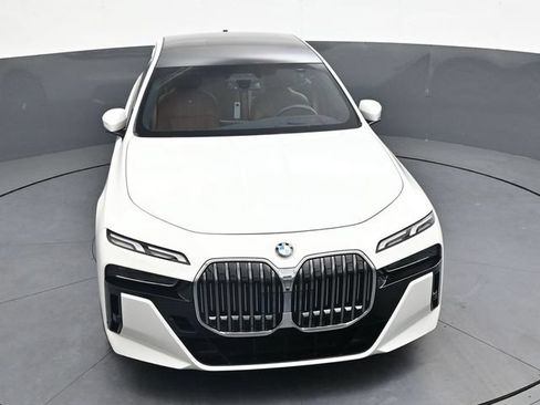Used 2024 BMW 740i xDrive AWD/4WD image 28