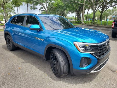 Used 2024 Volkswagen Atlas Cross Sport SE w/ Panoramic Sunroof Package image 7