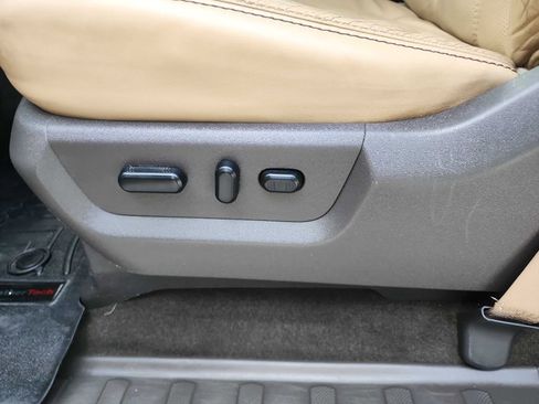 Used 2011 Ford F250 Lariat w/ Lariat Interior Pkg image 21