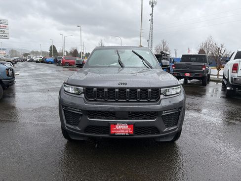 New 2026 Jeep Grand Cherokee L Limited AWD/4WD image 8