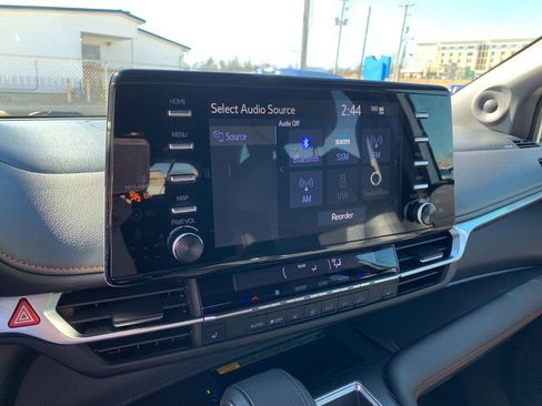 Used 2022 Toyota Sienna XSE w/ XSE Plus Package image 24