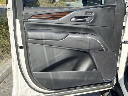 Used 2021 Cadillac Escalade ESV Premium Luxury w/ Driver Assist Tech Package image 20