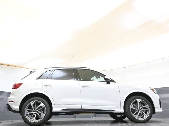 Used 2025 Audi Q3 2.0T Premium w/ Convenience Plus Package AWD/4WD image 34