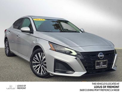 Used 2023 Nissan Altima 2.5 SV