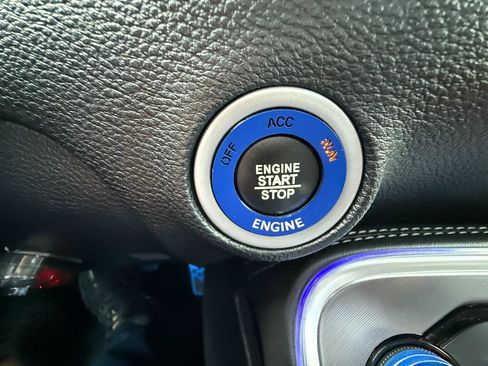 Used 2019 Dodge Challenger SXT RWD image 15