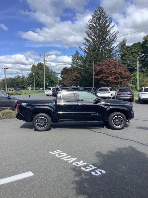 Used 2025 Toyota Tacoma TRD Sport w/ TRD Sport Upgrade Package AWD/4WD image 4