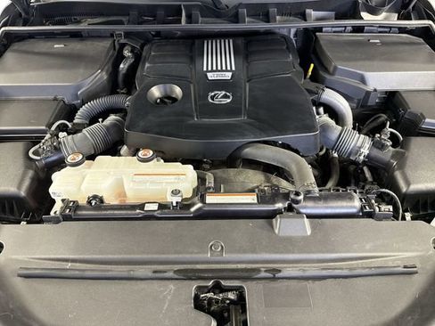 Used 2024 Lexus LX 600 4WD w/ Luxury Package image 29