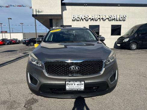 Used 2017 Kia Sorento FWD w/ LX Convenience Package image 3