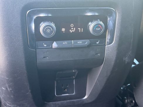 Used 2025 GMC Yukon XL Denali AWD/4WD image 15