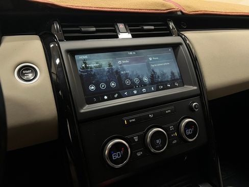 Used 2018 Land Rover Discovery SE image 25