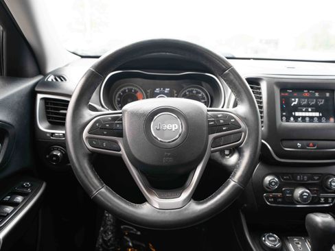 Used 2019 Jeep Cherokee Latitude Plus w/ Cold Weather Group AWD/4WD image 21