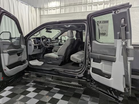 Used 2024 Ford F350 XLT AWD/4WD image 14