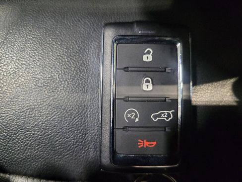 Used 2023 Jeep Grand Cherokee Limited w/ Black Appearance Package image 32