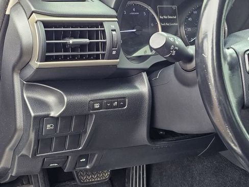 Used 2017 Lexus IS 200t image 18