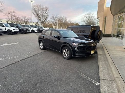 Used 2023 Honda HR-V LX image 1