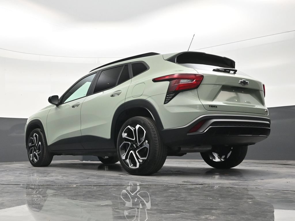 Used 2024 Chevrolet Trax RS FWD image 22