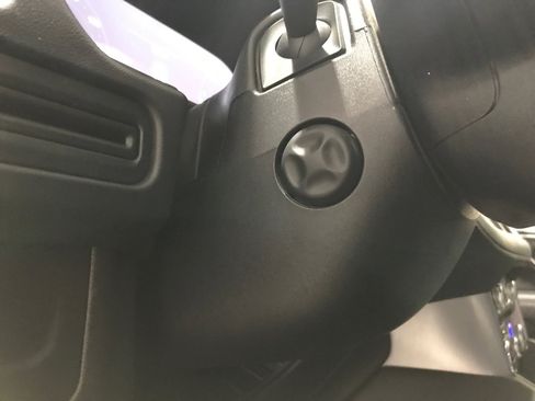 Used 2022 GMC Yukon SLT w/ SLT Luxury Package image 19