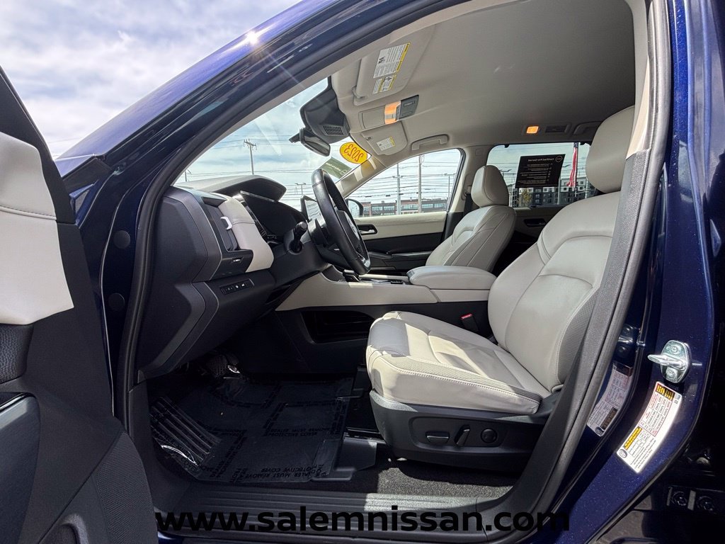 Used 2023 Nissan Pathfinder SL AWD/4WD image 9