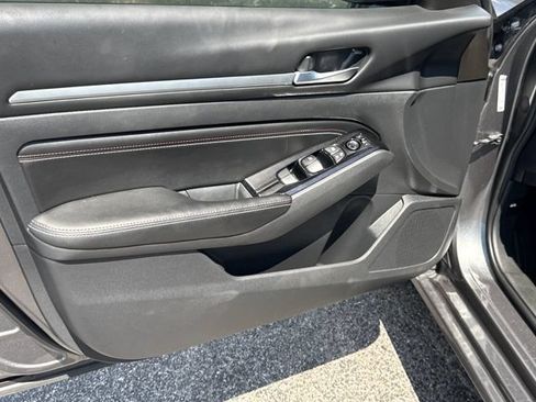 Used 2023 Nissan Altima 2.5 SR w/ SR Premium Package FWD image 14