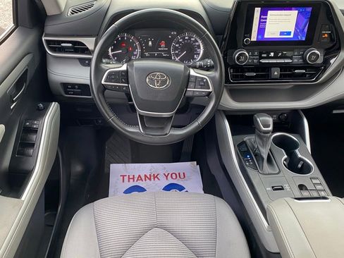 Used 2023 Toyota Highlander LE image 9