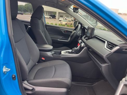 Used 2019 Toyota RAV4 LE FWD image 30