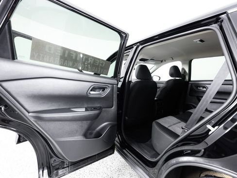 Used 2025 Nissan Rogue SV FWD image 16