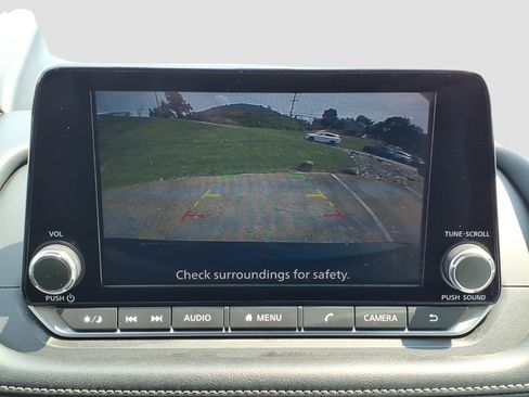 Used 2024 Nissan Rogue S AWD/4WD image 16