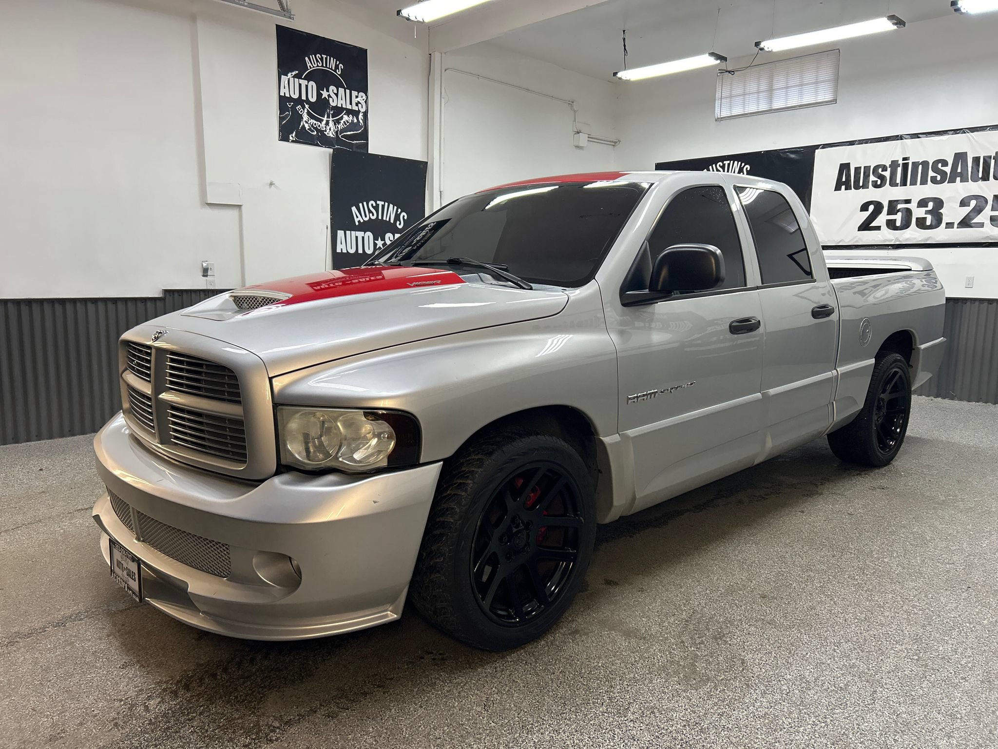 Used 2005 Dodge Ram 1500 Truck 2WD Quad Cab image 3