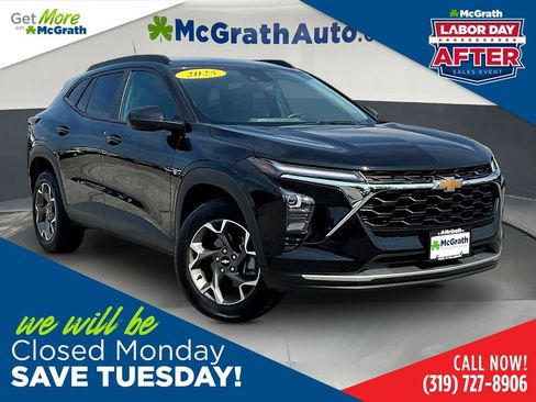 Used 2025 Chevrolet Trax LT w/ Driver Confidence Package FWD image 1