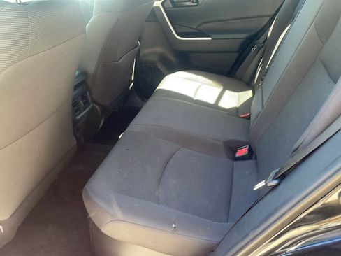 Used 2021 Toyota RAV4 LE AWD/4WD image 15