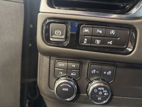 Used 2025 GMC Yukon XL Denali image 19